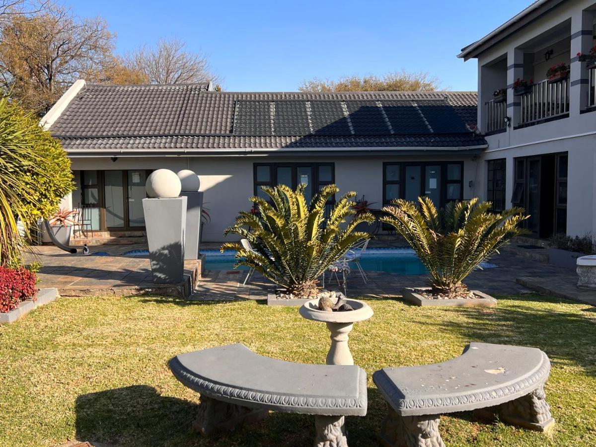 2 Op Terblanche Guesthouse Boksburg Exterior photo